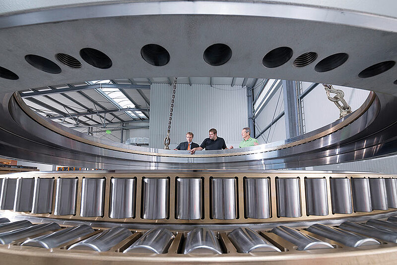 Höchste Präzision in beeindruckender Dimension – dreireihiges IMO Hauptlager für eine 5 MW Windkraftanlage