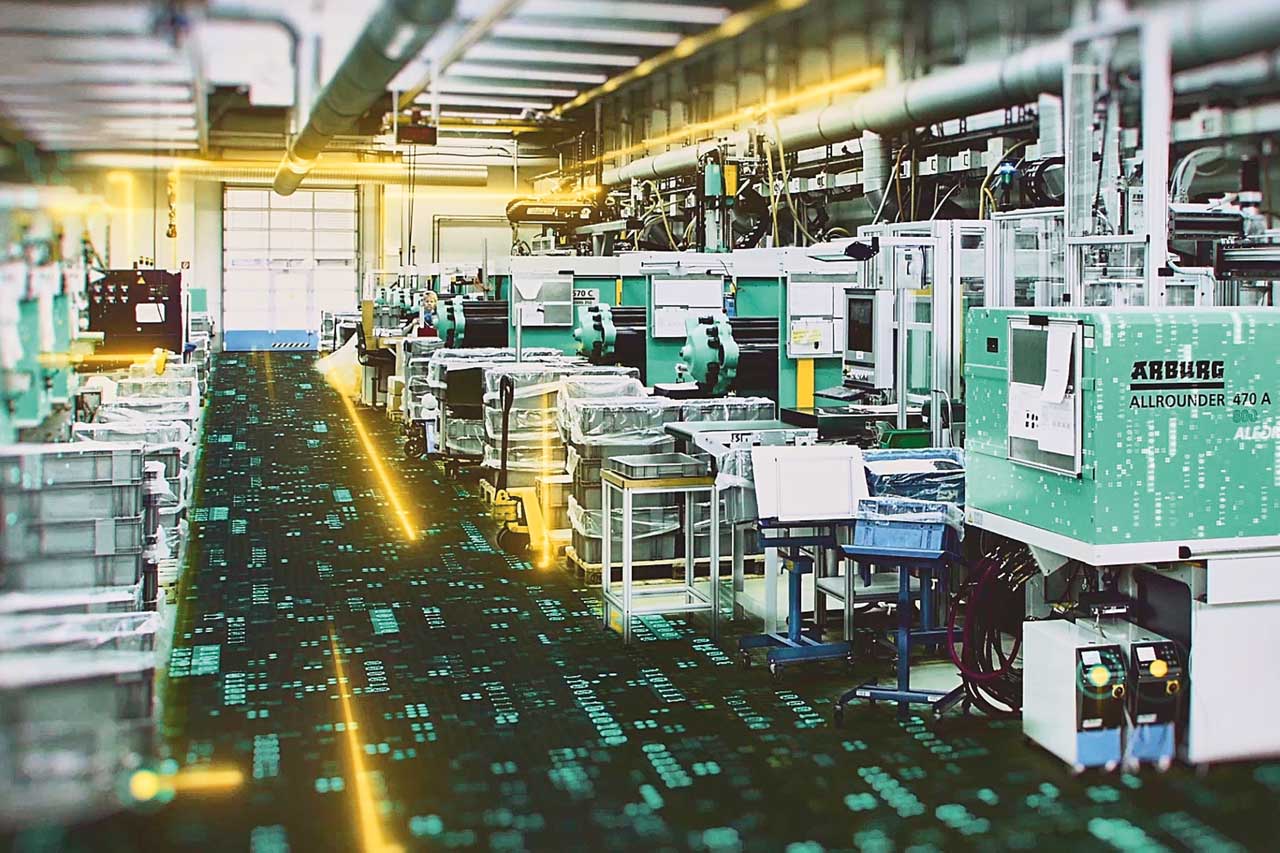 Mit vernetzten Maschinen inklusive Peripherie ist ARBURG Branchenführer beim Thema Industrie 4.0.