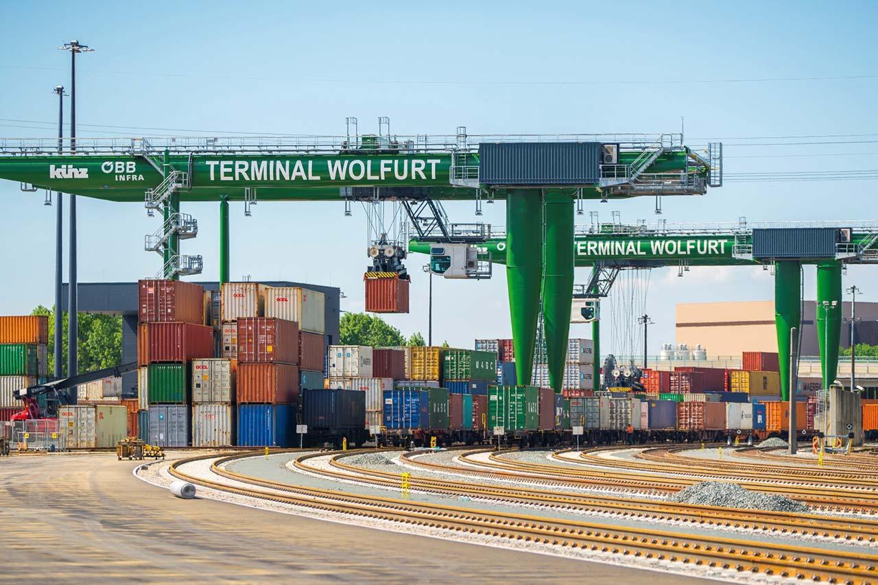 Künz Containerkrane sorgen im OEBB Cargozentrum Wolfurt für höhere Verladekapazitäten und deutlich weniger Lärm.